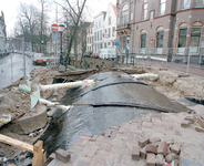 838567 Afbeelding van het opengelegde brugdek van de Pausdambrug tussen de Nieuwegracht en de Kromme Nieuwegracht te ...